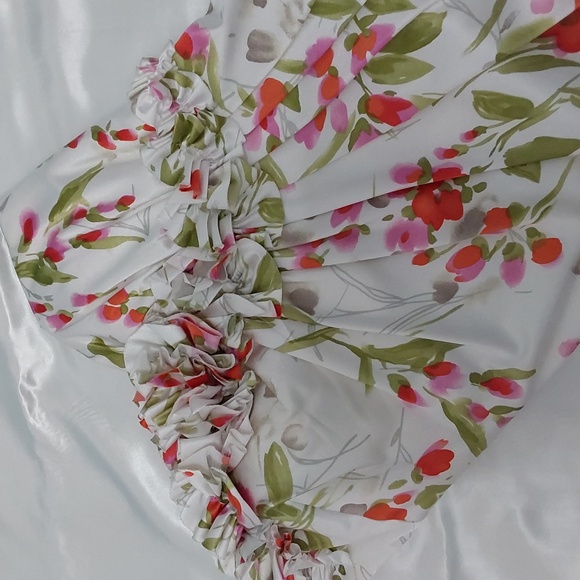 Formal Floral Satin Strapless Dress, Pink Red flowers on off-white Party Dress - Picture 4 of 12